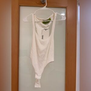 Gauge81 White Ribbed Scoop Neck Bodysuit